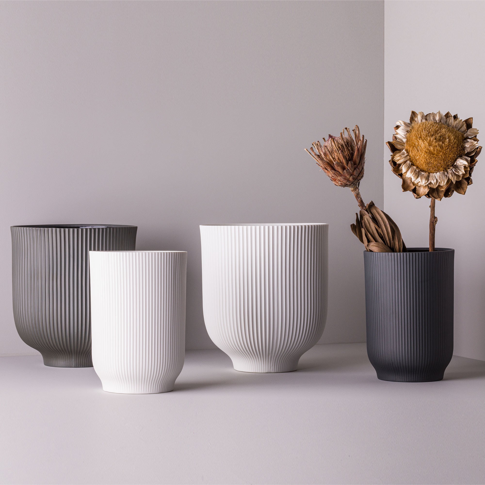 Clara P Porcelain Vase (h25 cm) - Holaria