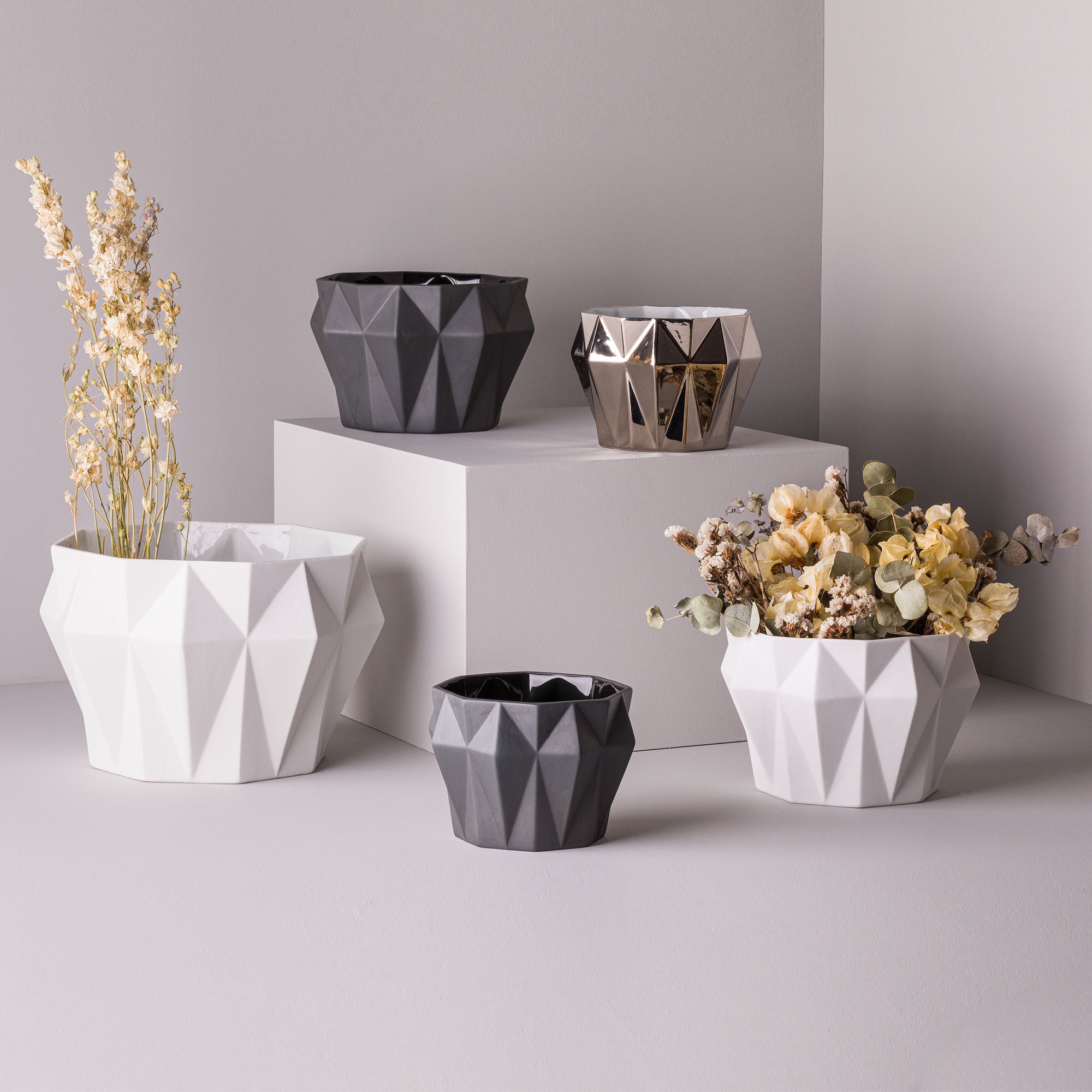 Diamante GG Porcelain Pot (h20 cm) - Holaria