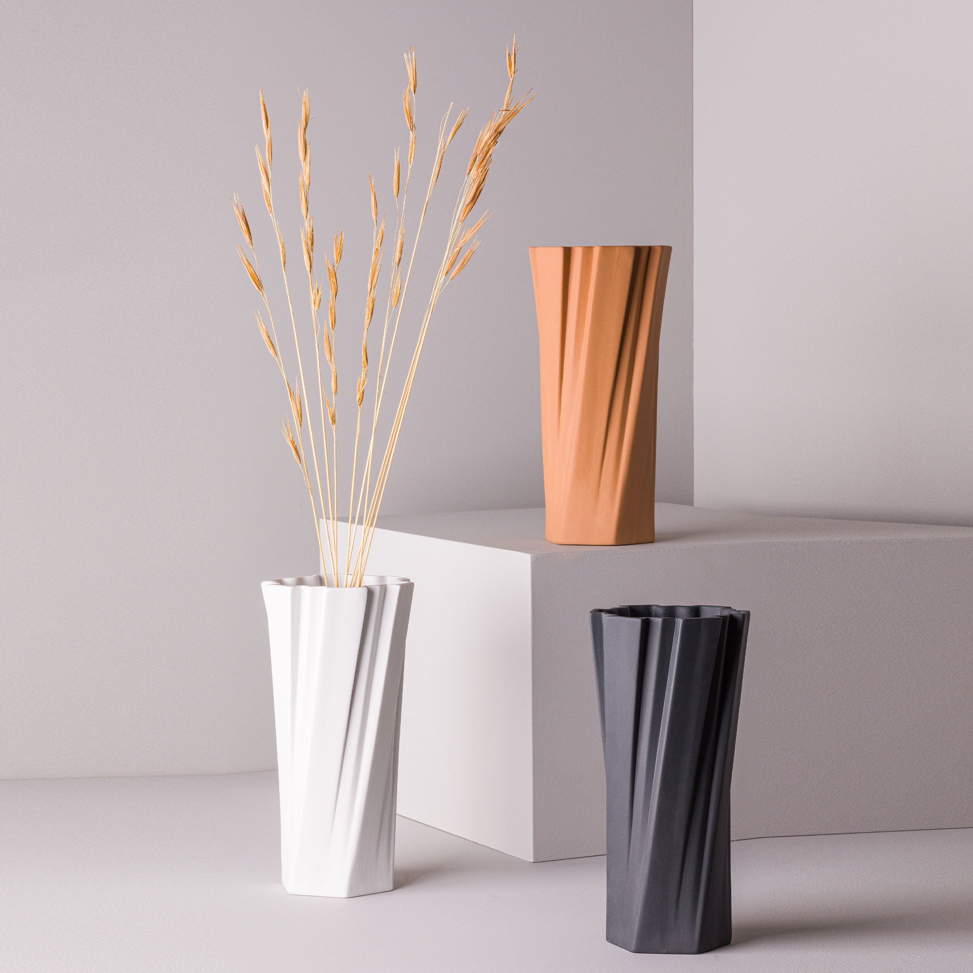 Torcido Porcelain Vase (h26 cm) - Holaria