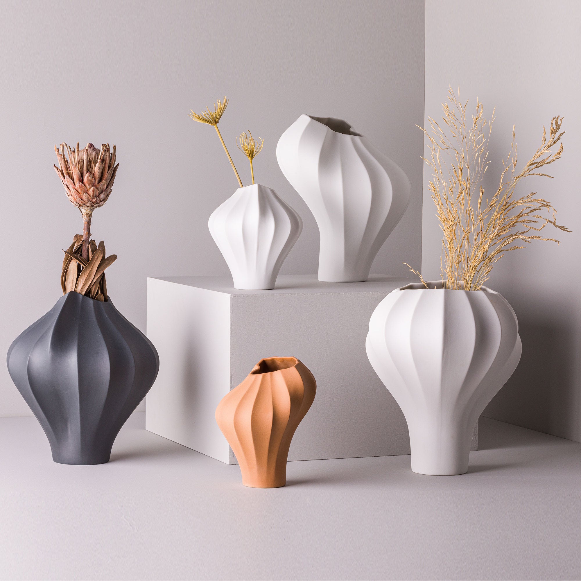 Valise A Porcelain Vase (h18 cm) - Holaria